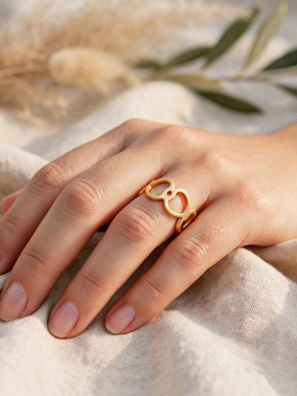 Gold Interlocking Circle Open Ring
